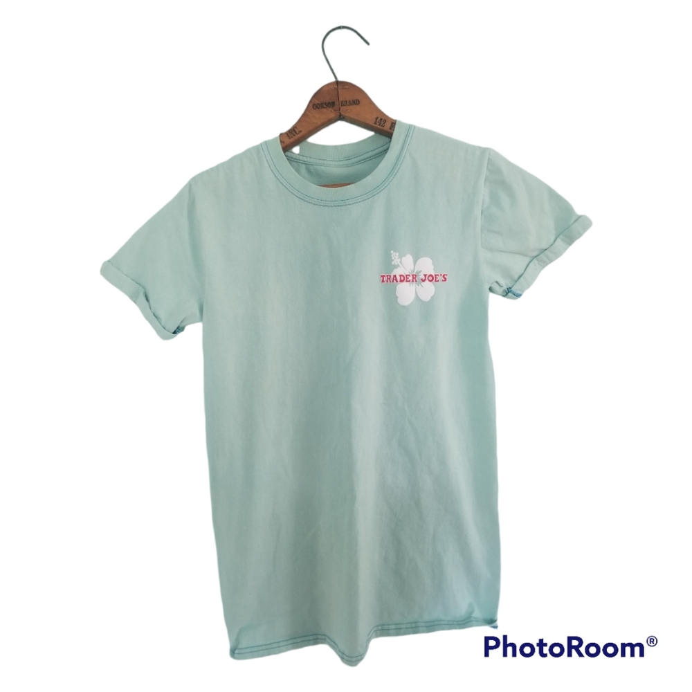🌺Seafoam green Trader Joe's shirt xs-s)🌺 (read full description